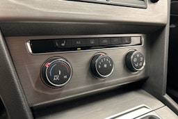 harmaa Volkswagen Passat 2015 kuva 22.