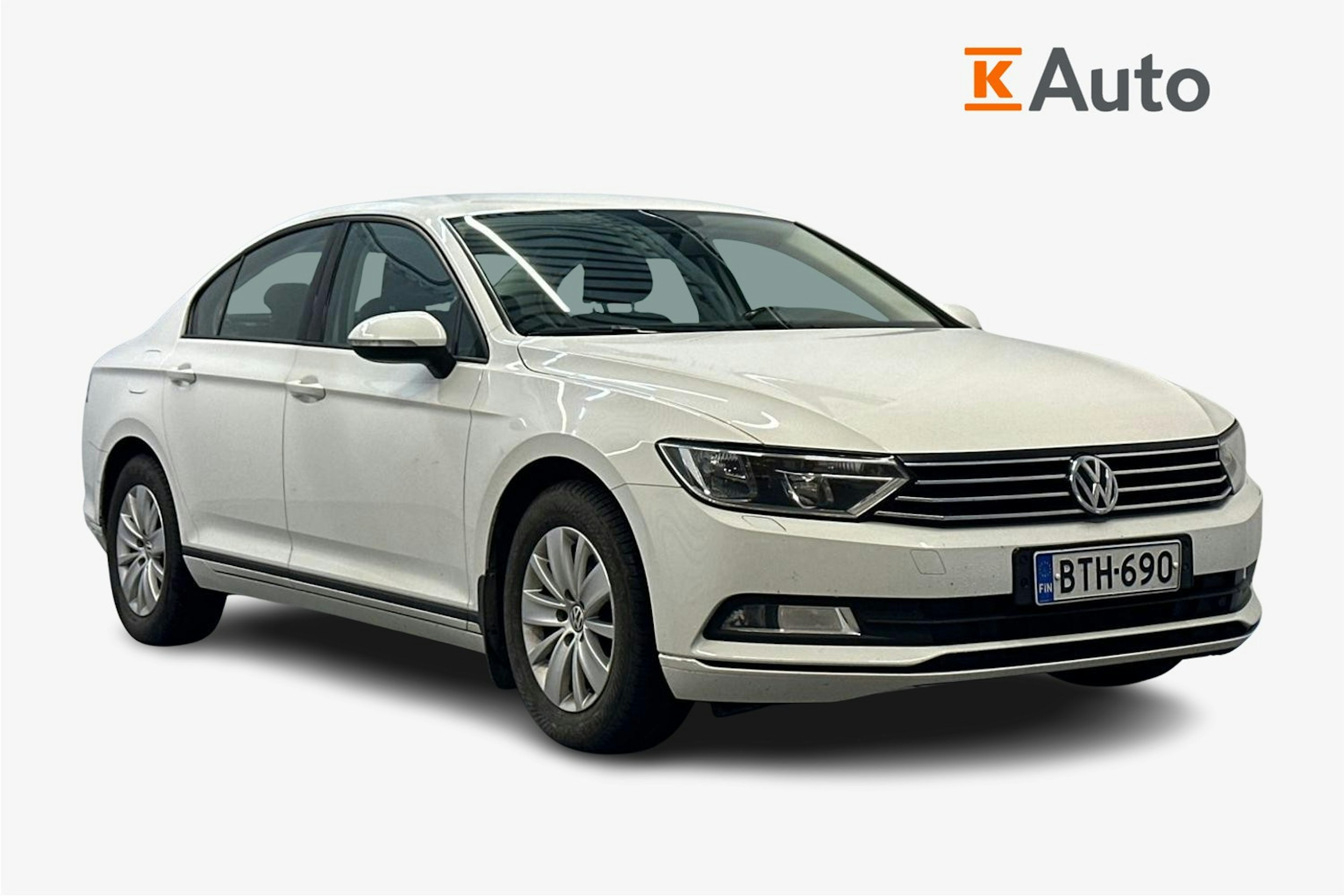 valkoinen Volkswagen Passat 2015 kuva 1.