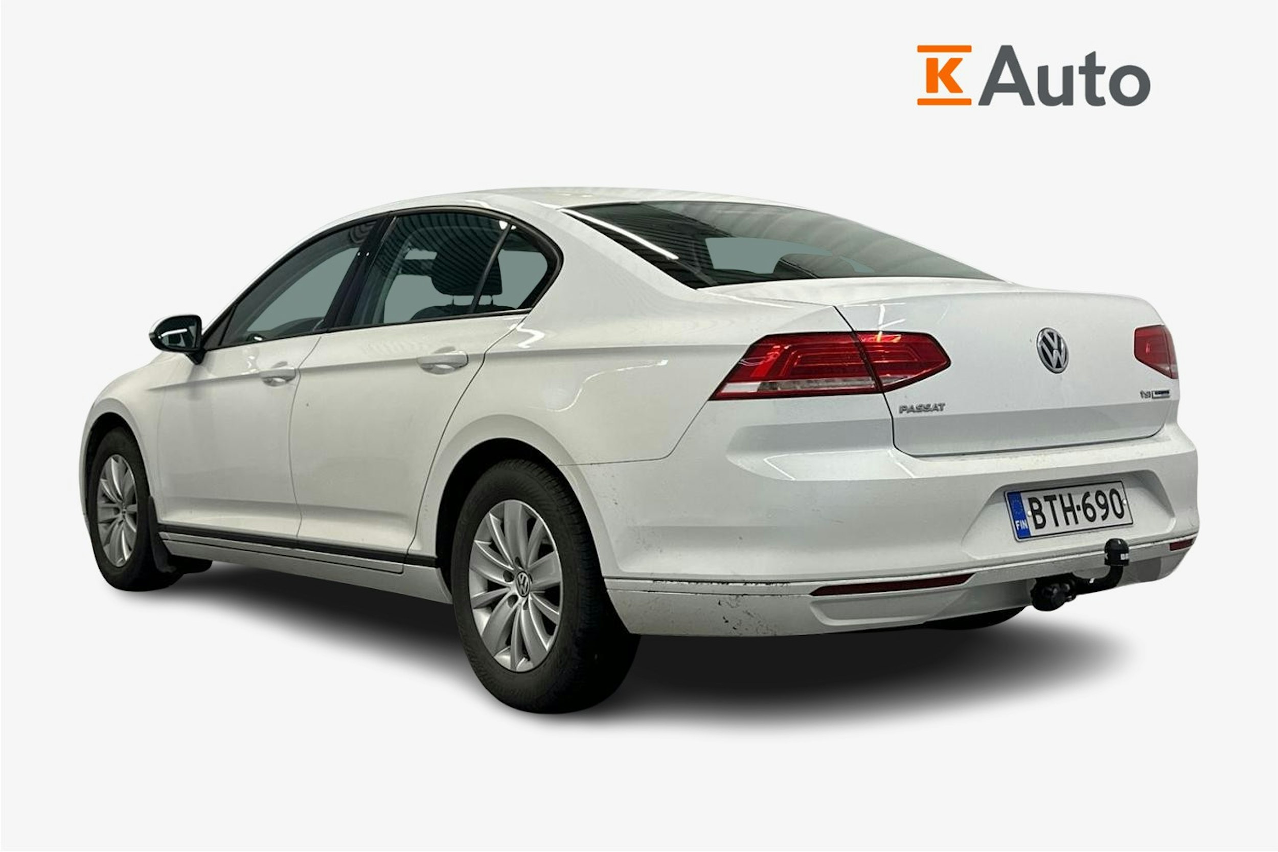 valkoinen Volkswagen Passat 2015 kuva 2.
