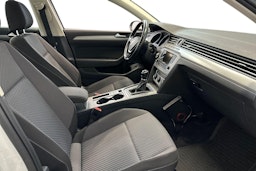 valkoinen Volkswagen Passat 2015 kuva 10.