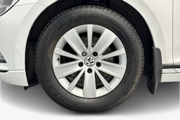valkoinen Volkswagen Passat 2015 kuva 11.