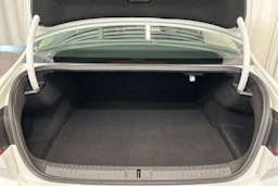 valkoinen Volkswagen Passat 2015 kuva 16.