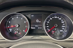 valkoinen Volkswagen Passat 2015 kuva 18.