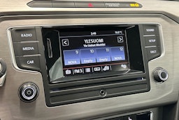 valkoinen Volkswagen Passat 2015 kuva 19.