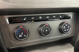 valkoinen Volkswagen Passat 2015 kuva 20.