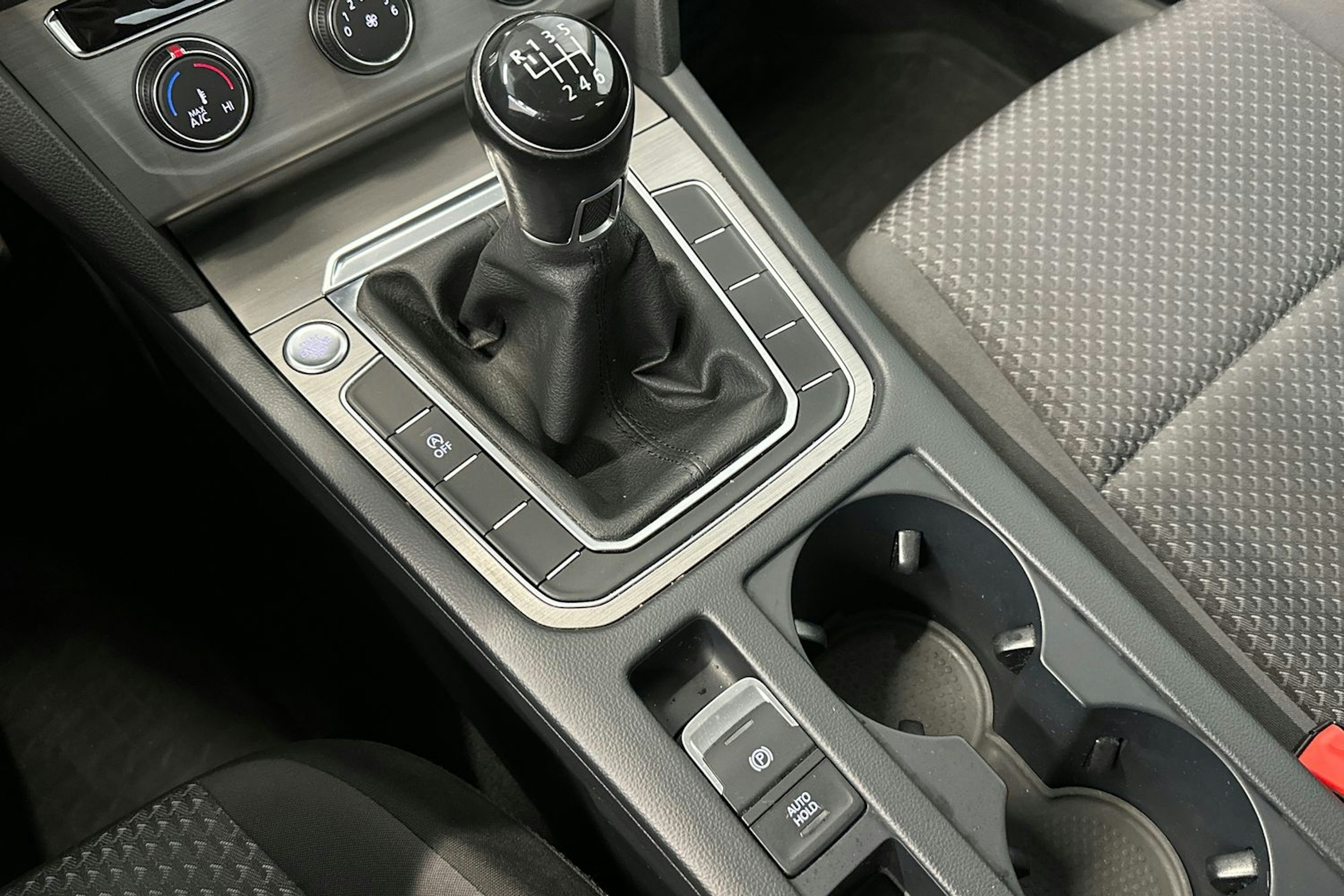 valkoinen Volkswagen Passat 2015 kuva 21.