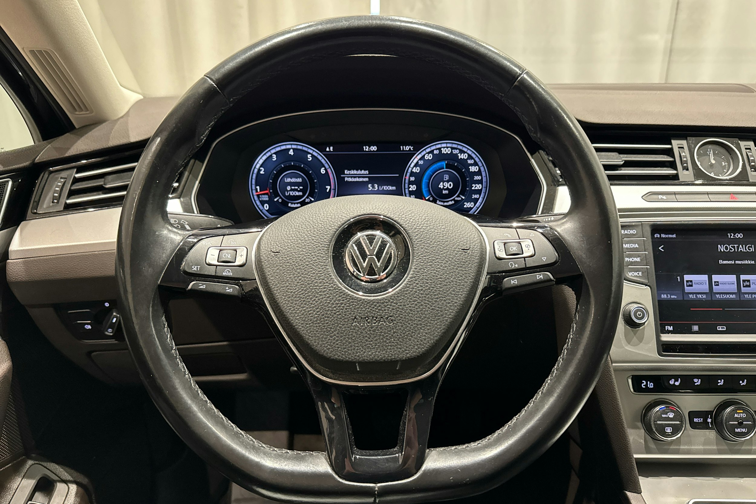 harmaa Volkswagen Passat 2015 kuva 15.