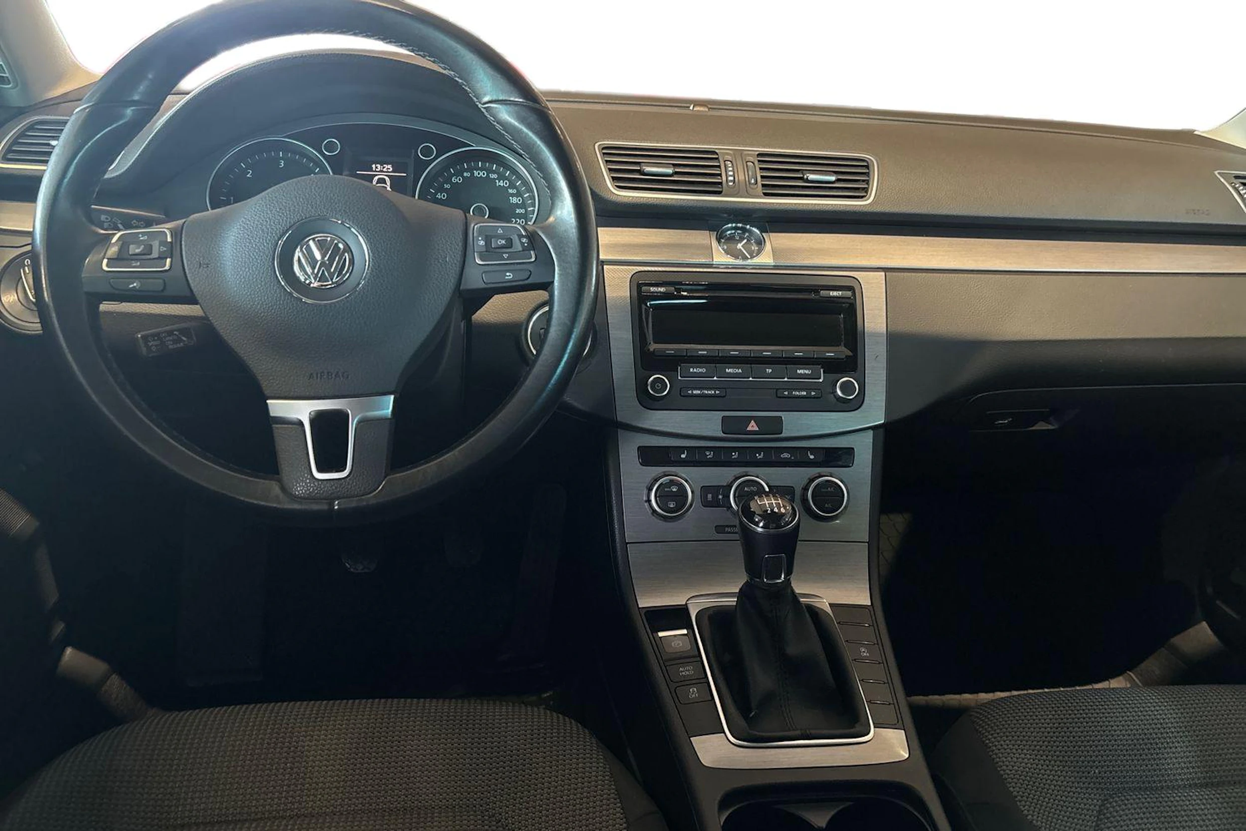 Ruskea (beige) Volkswagen PASSAT 2015 kuva 7.