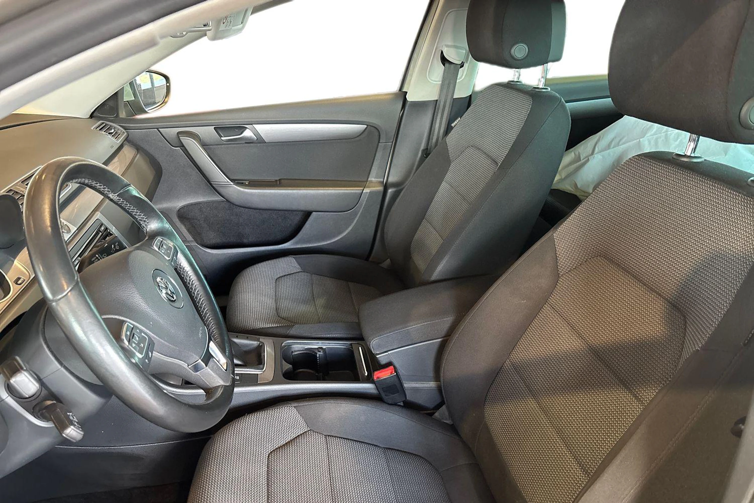 Ruskea (beige) Volkswagen PASSAT 2015 kuva 8.