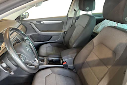 Ruskea (beige) Volkswagen PASSAT 2015 kuva 8.