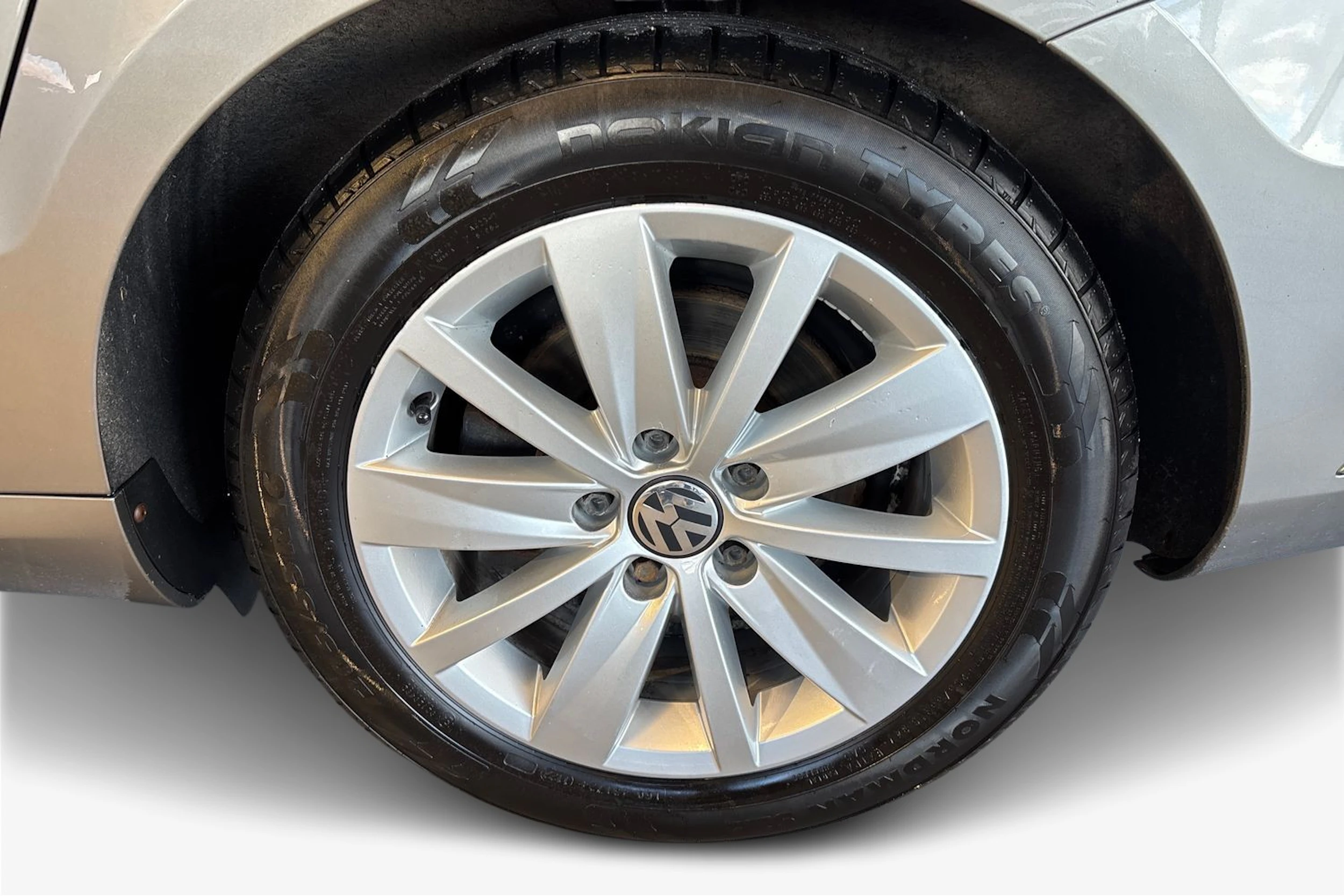 Ruskea (beige) Volkswagen PASSAT 2015 kuva 9.