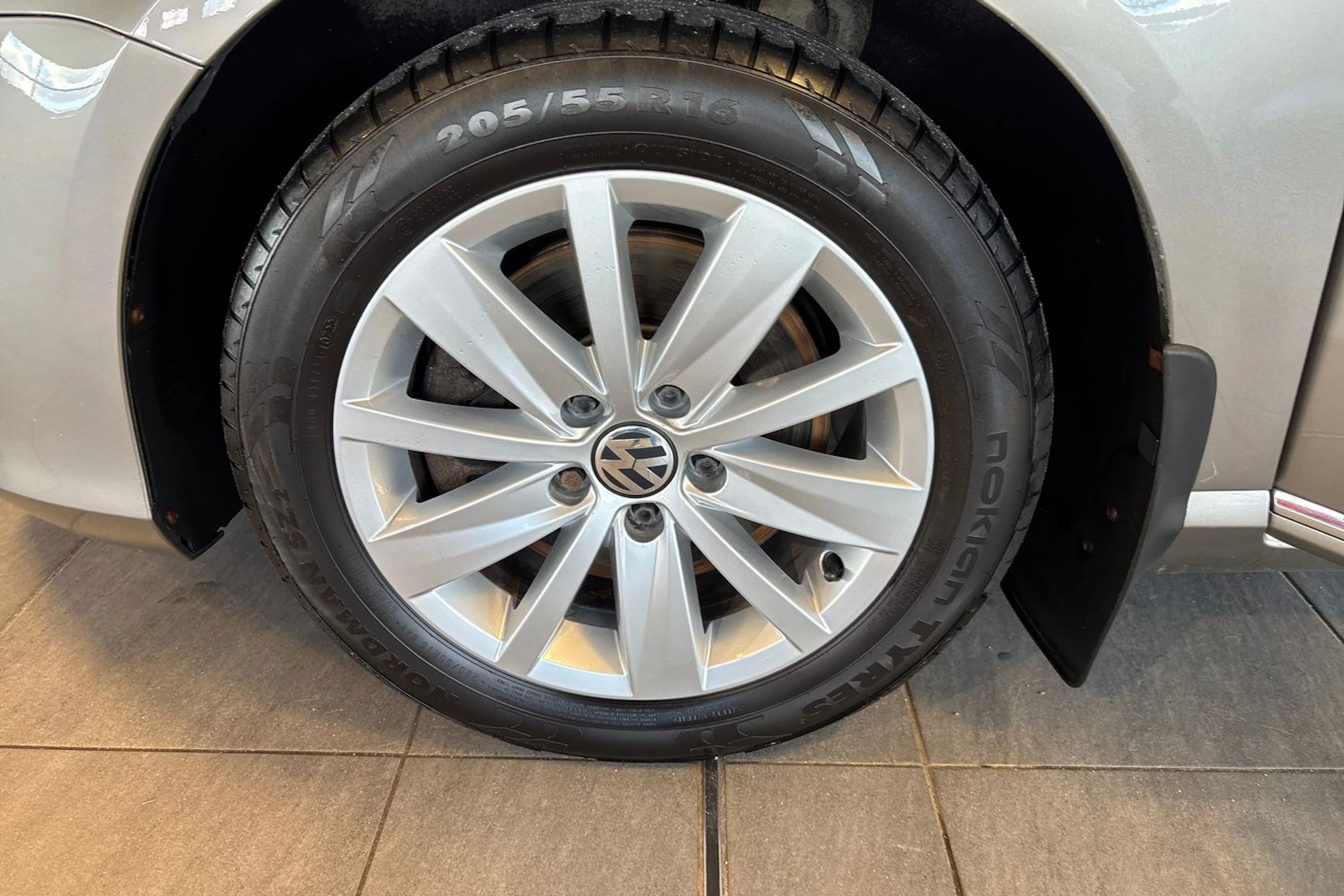 Ruskea (beige) Volkswagen PASSAT 2015 kuva 10.