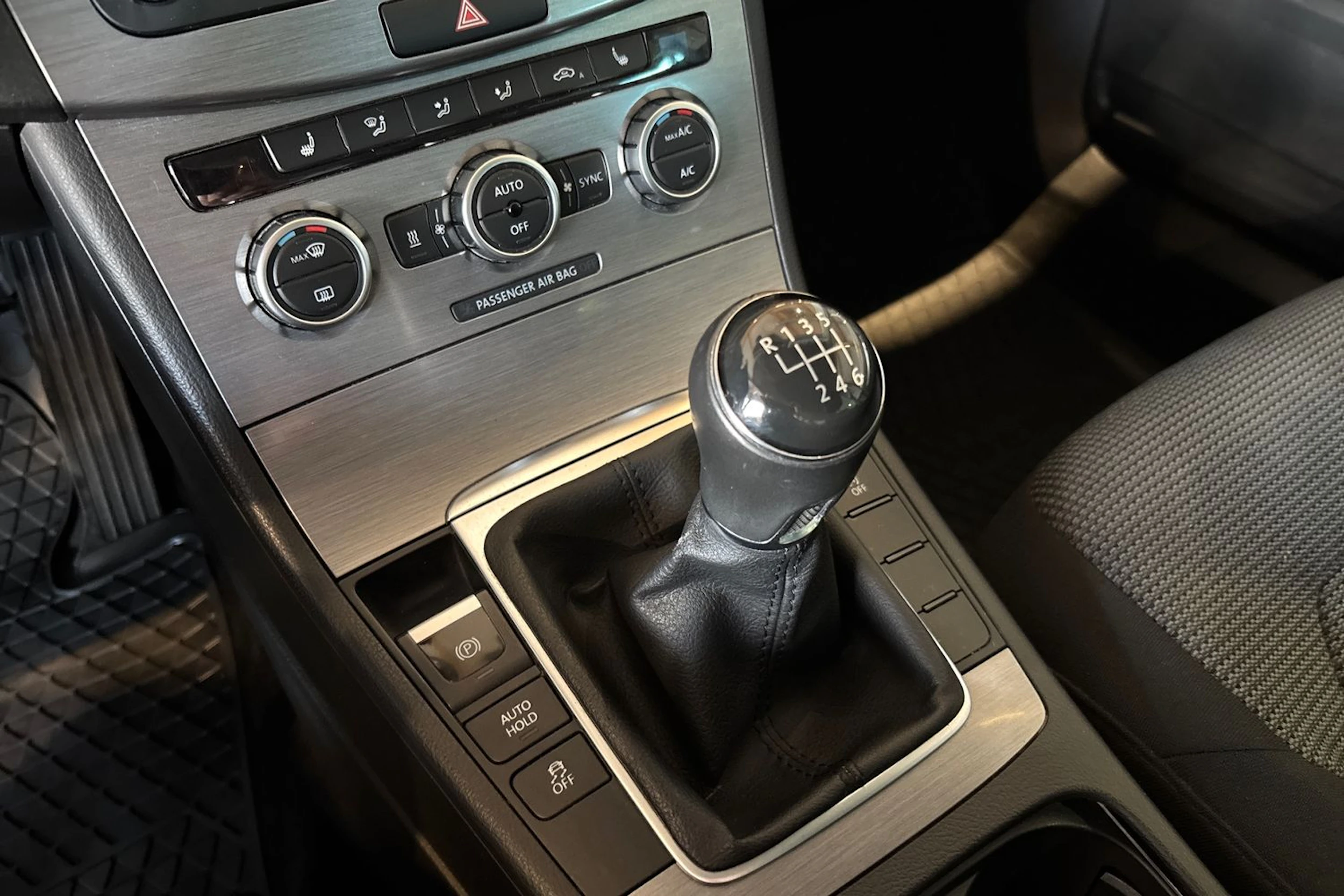 Ruskea (beige) Volkswagen PASSAT 2015 kuva 15.