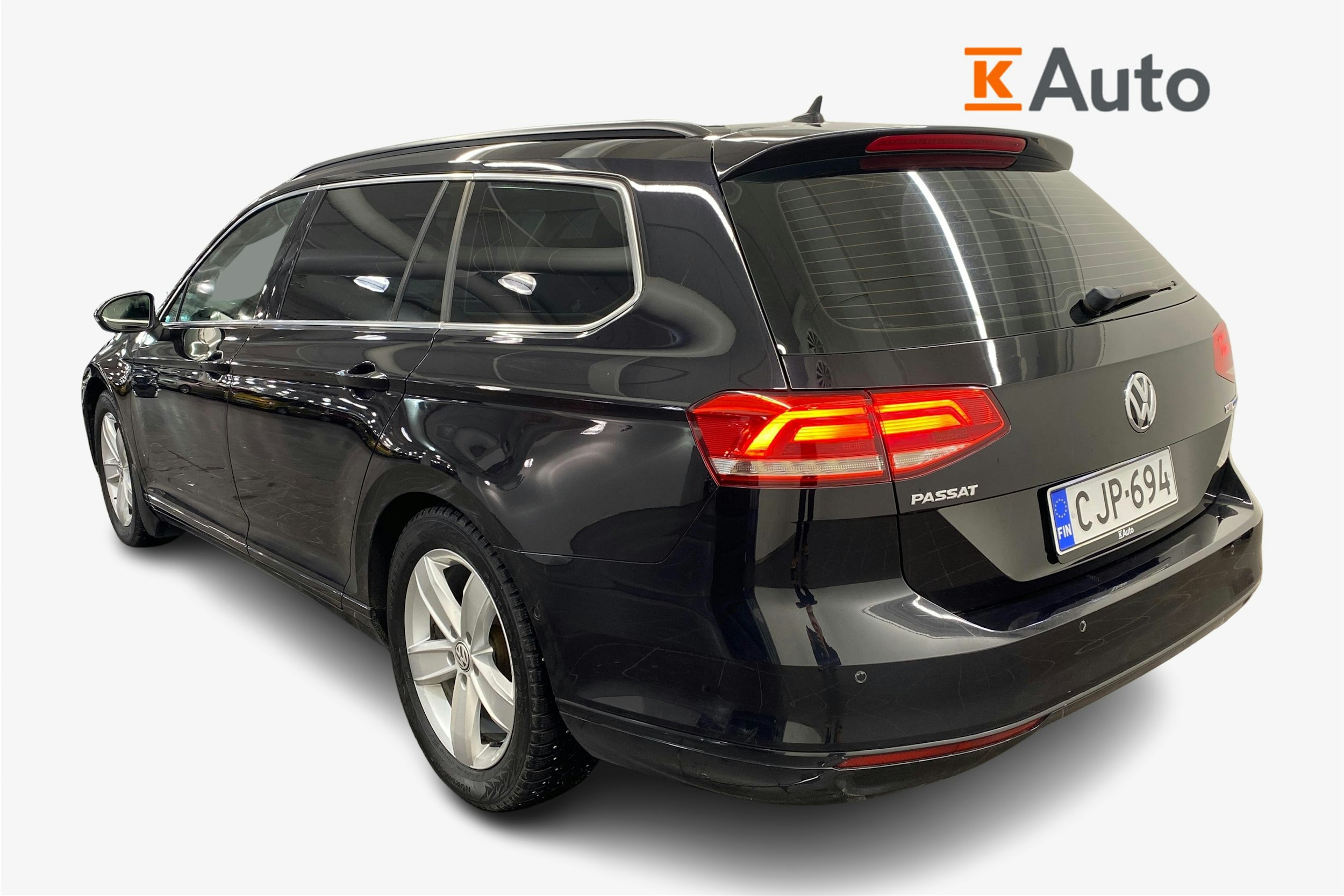 musta Volkswagen Passat 2015 kuva 2.