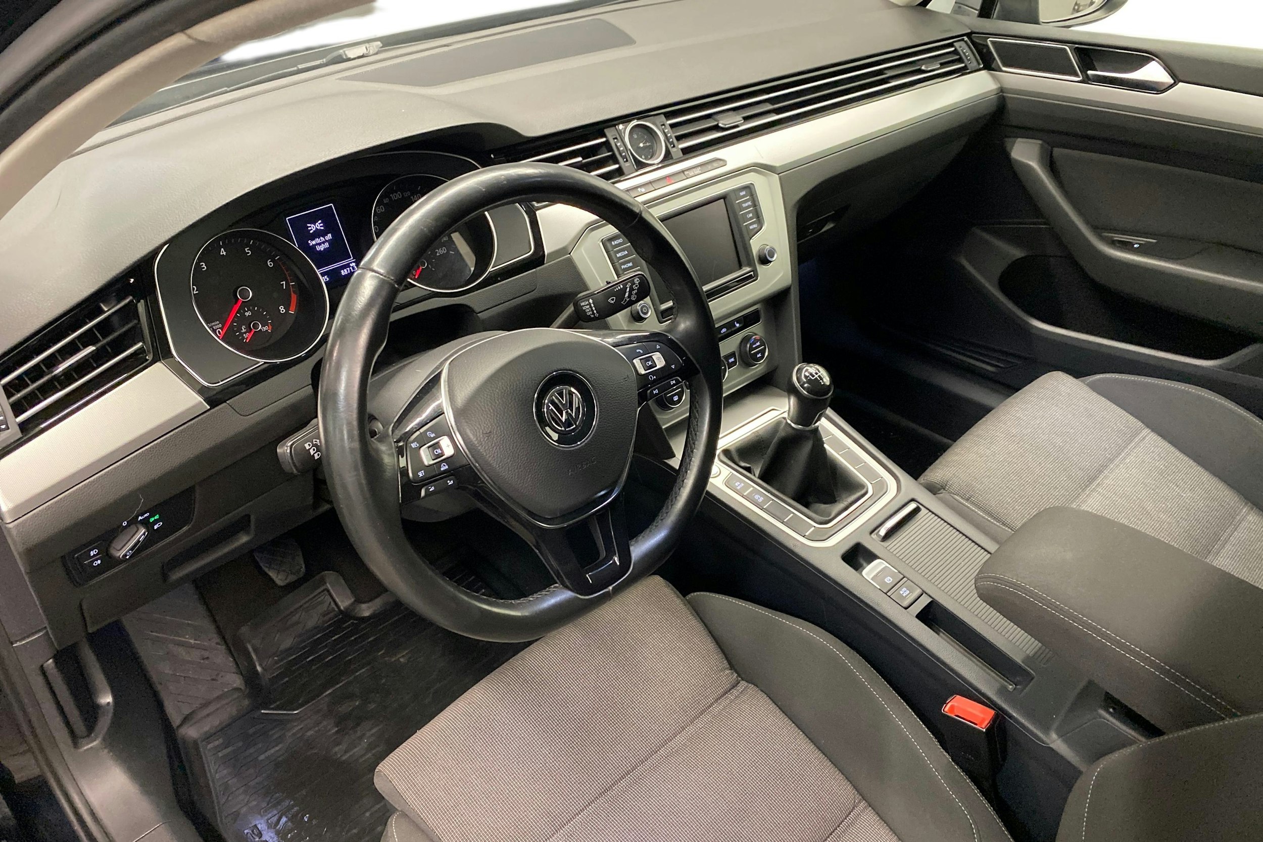 musta Volkswagen Passat 2015 kuva 7.