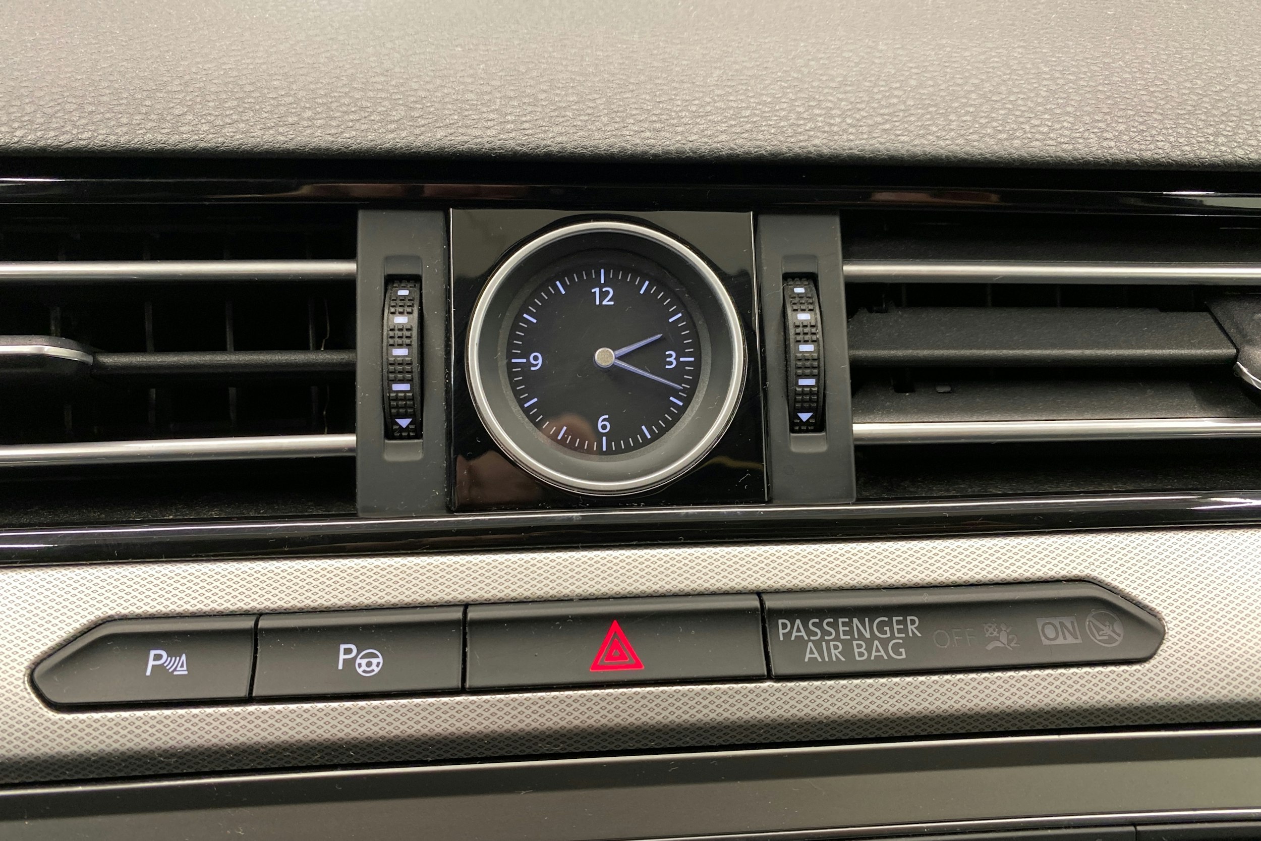 musta Volkswagen Passat 2015 kuva 17.