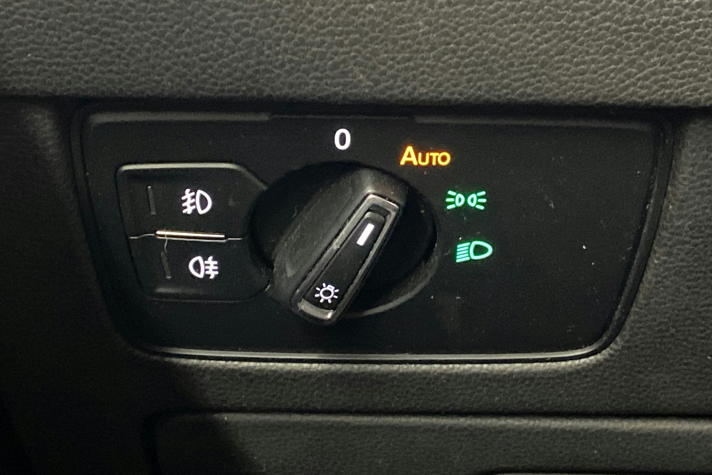 musta Volkswagen Passat 2015 kuva 20.