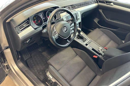harmaa Volkswagen Passat 2015 kuva 6.