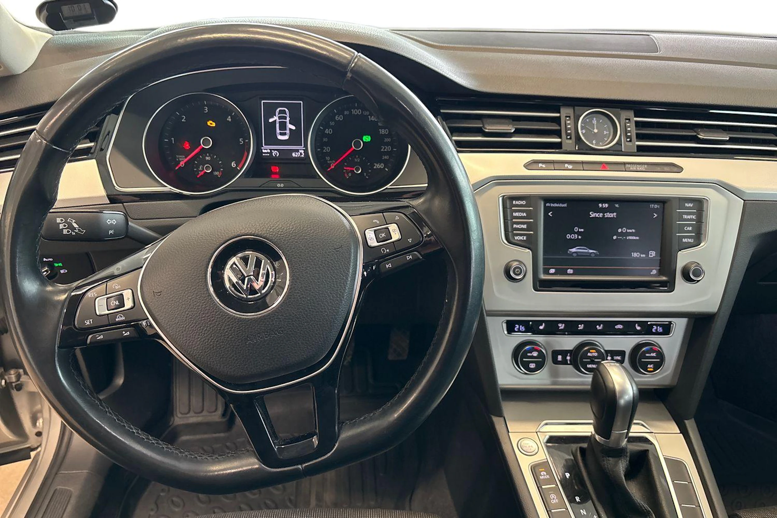 harmaa Volkswagen Passat 2015 kuva 7.