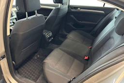 harmaa Volkswagen Passat 2015 kuva 8.
