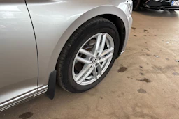 harmaa Volkswagen Passat 2015 kuva 10.