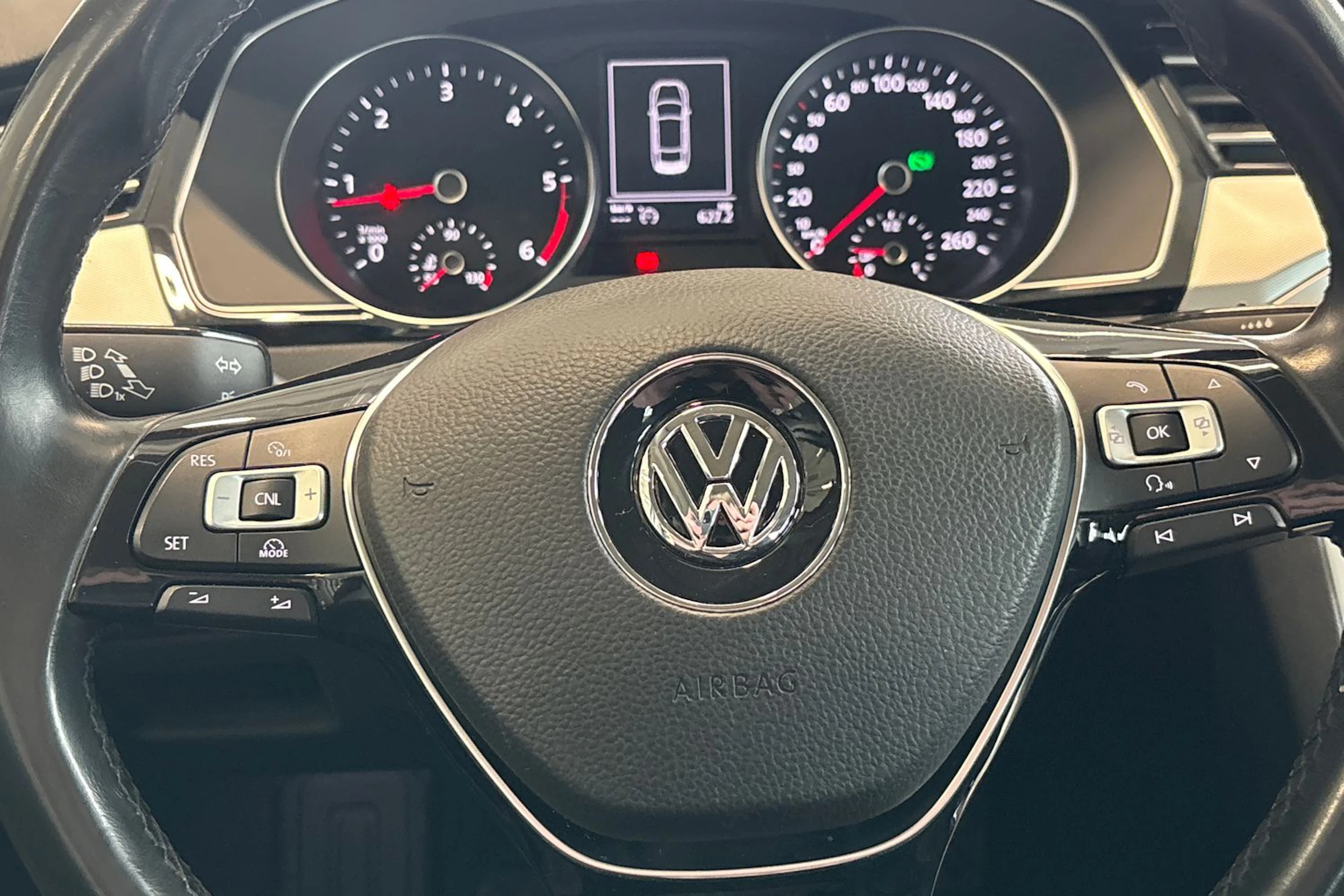 harmaa Volkswagen Passat 2015 kuva 11.