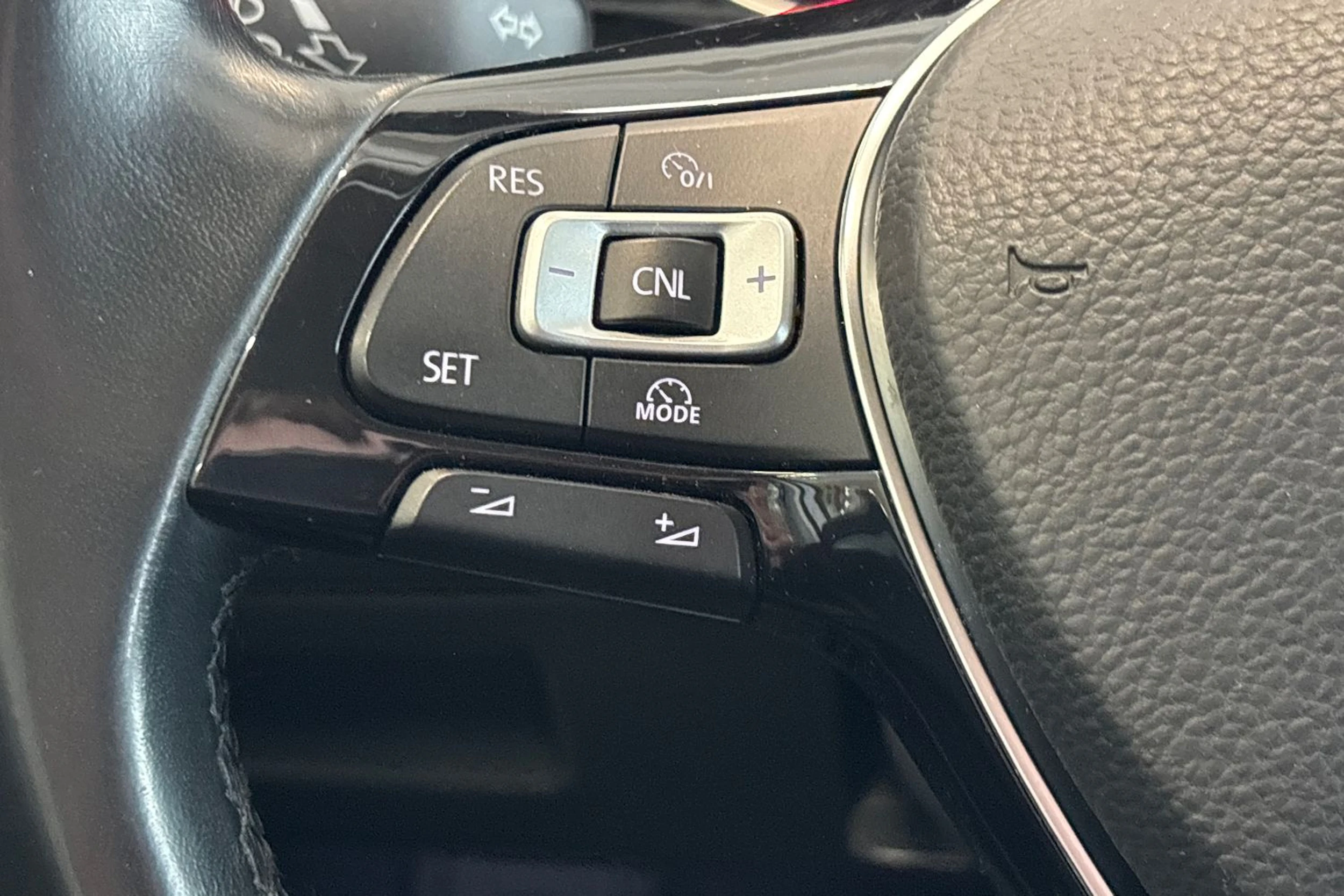 harmaa Volkswagen Passat 2015 kuva 12.