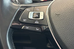 harmaa Volkswagen Passat 2015 kuva 12.
