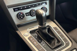 harmaa Volkswagen Passat 2015 kuva 15.