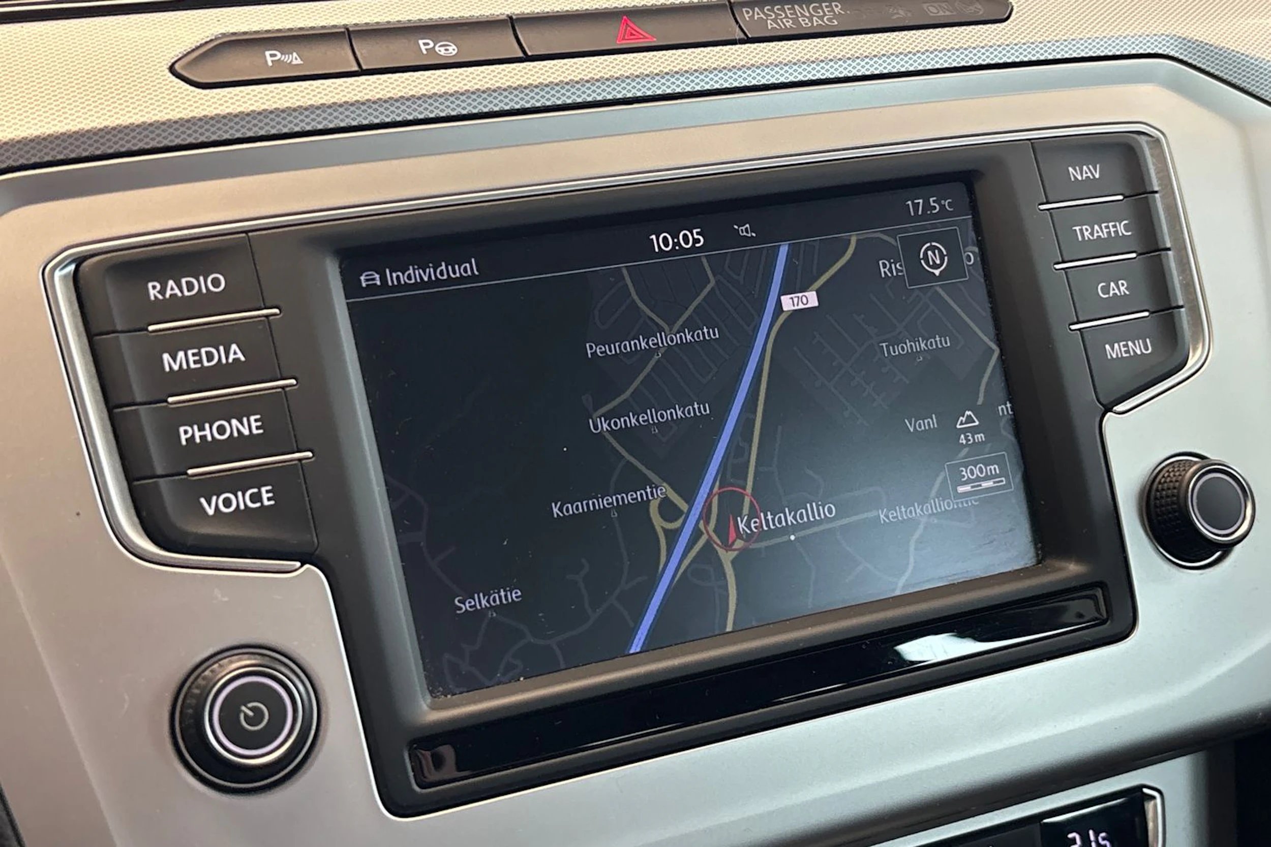 harmaa Volkswagen Passat 2015 kuva 16.