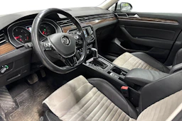 harmaa Volkswagen Passat 2015 kuva 3.