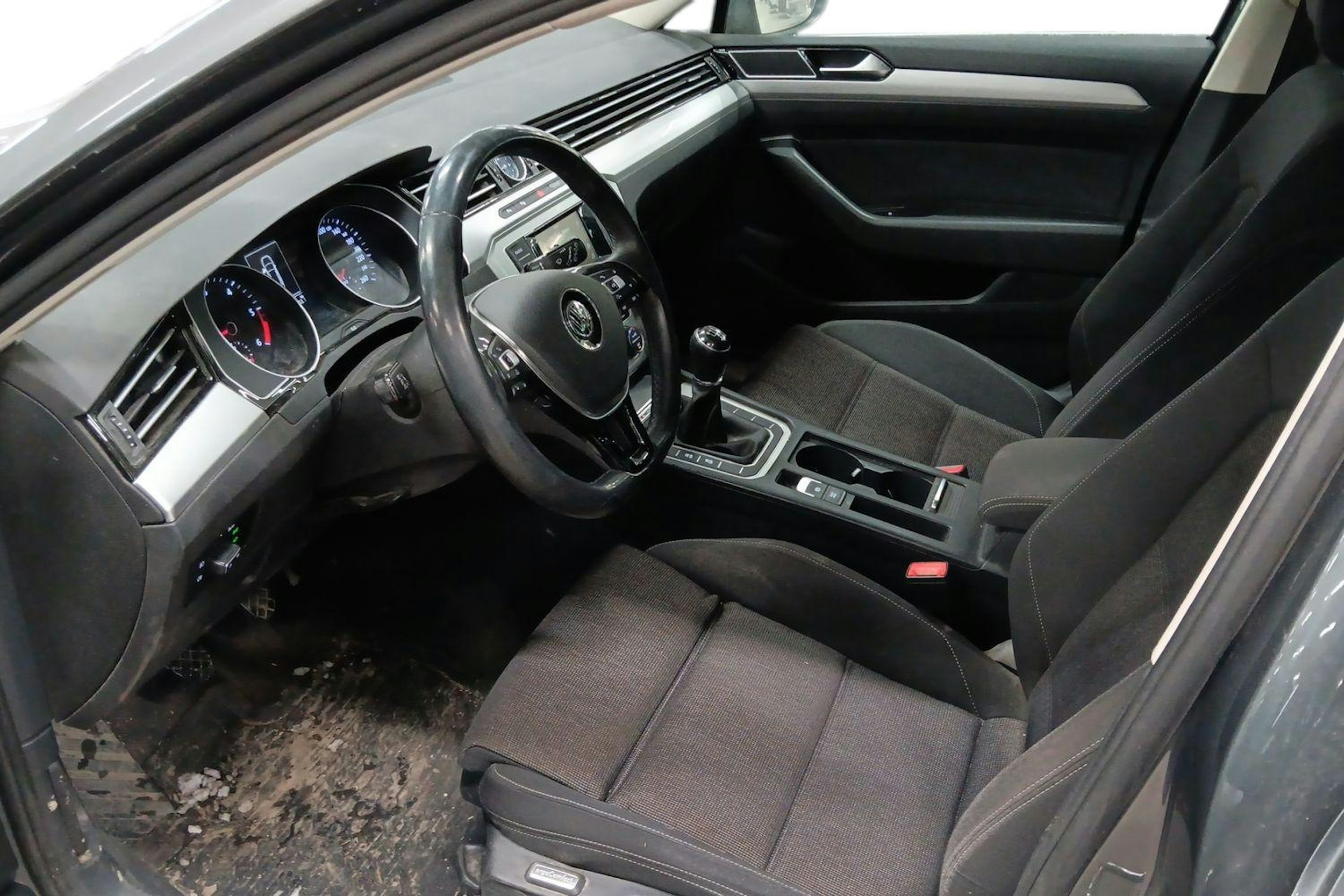 harmaa Volkswagen Passat 2016 kuva 3.