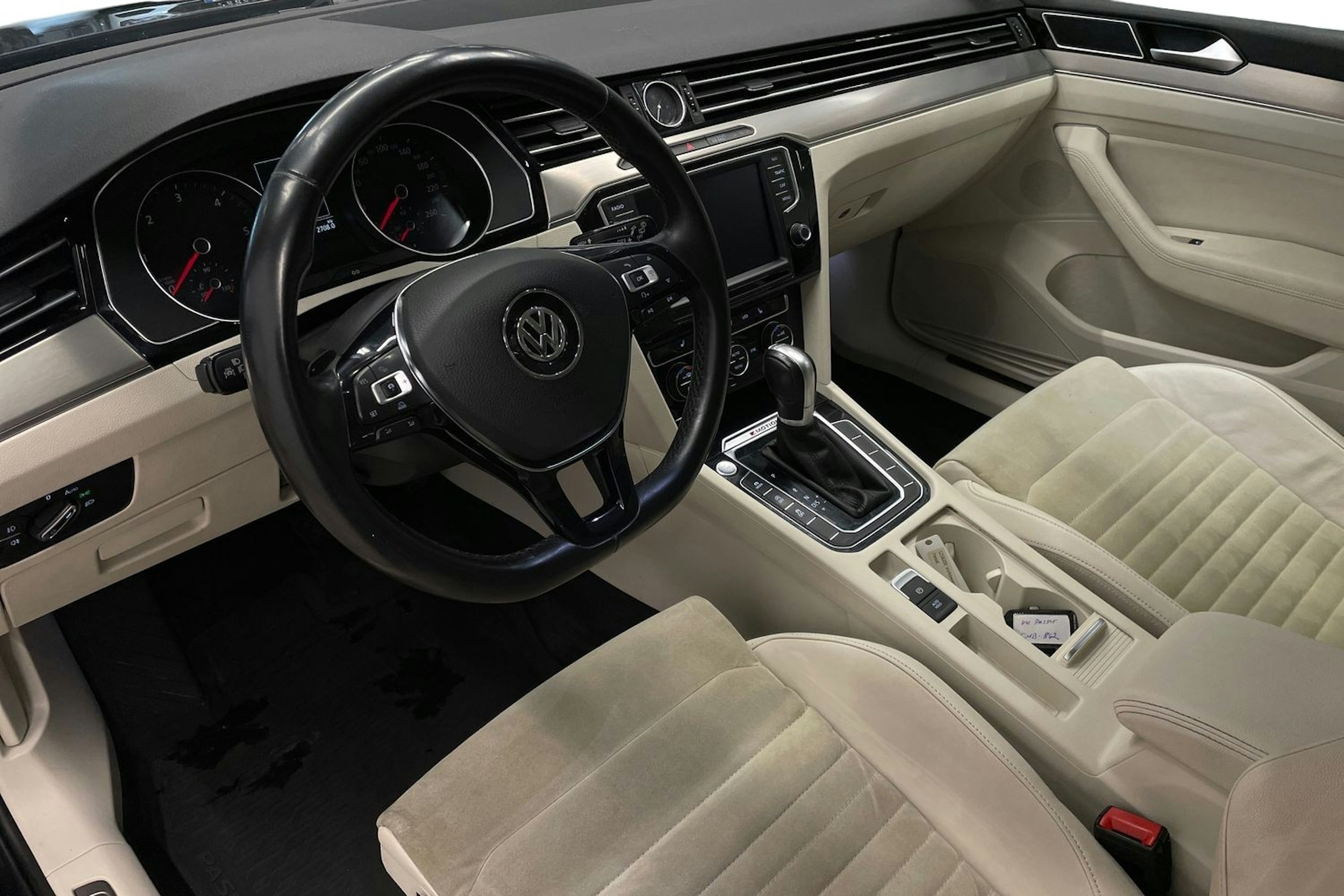 Musta Volkswagen PASSAT 2015 kuva 6.