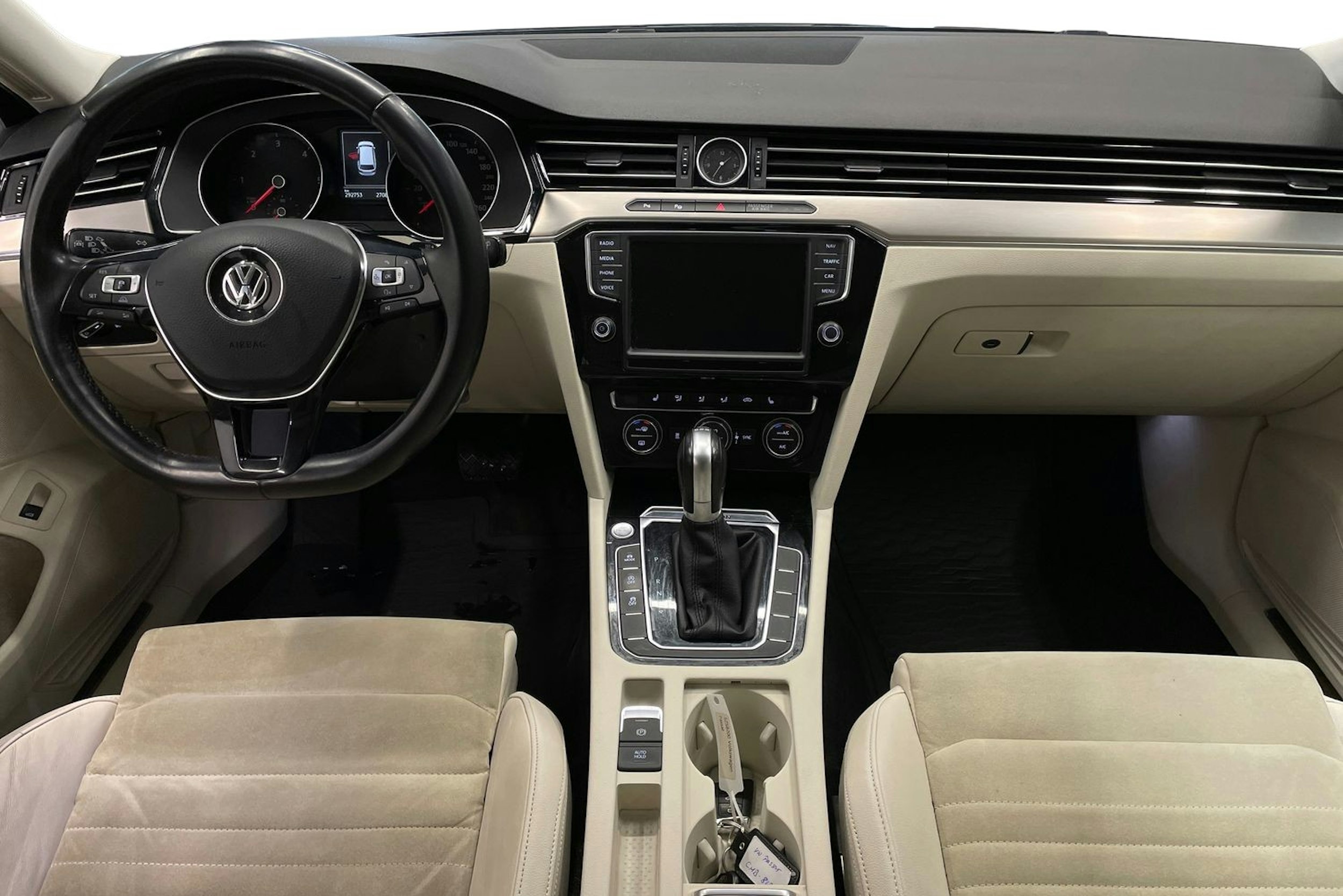 Musta Volkswagen PASSAT 2015 kuva 7.