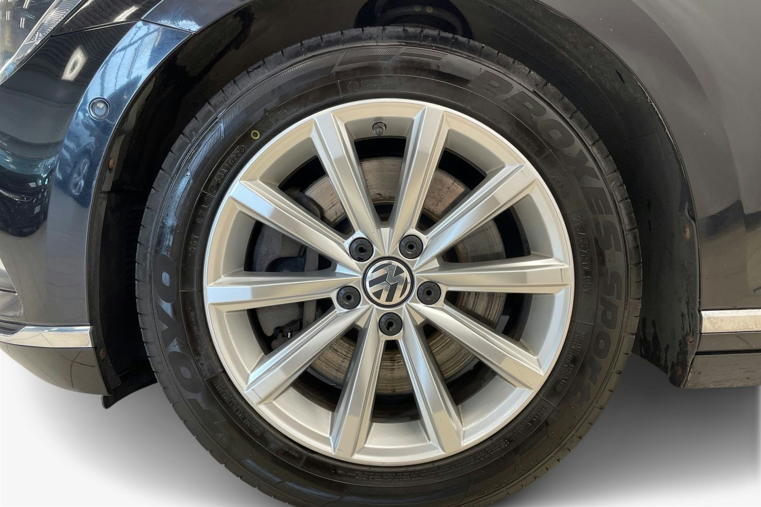 Musta Volkswagen PASSAT 2015 kuva 9.