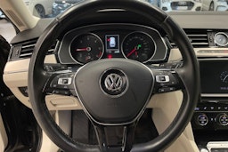 Musta Volkswagen PASSAT 2015 kuva 12.