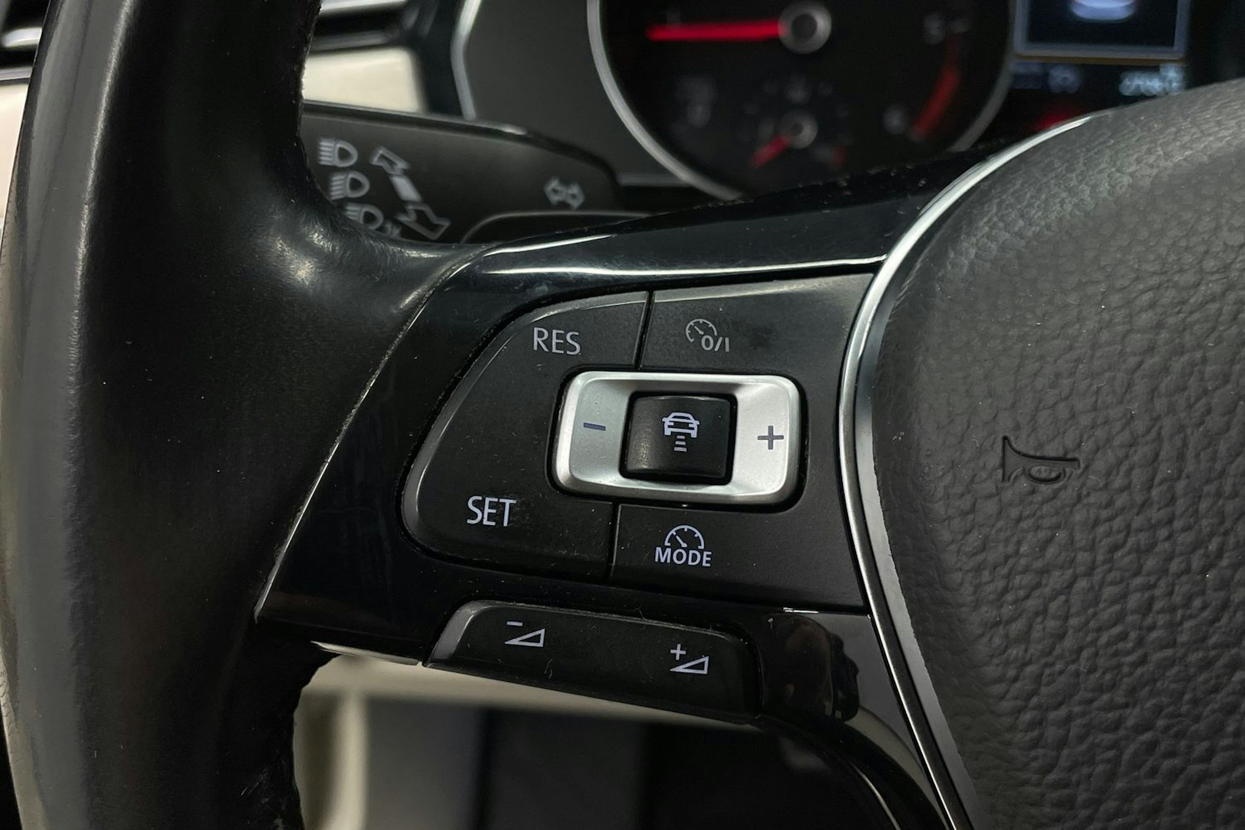 Musta Volkswagen PASSAT 2015 kuva 13.