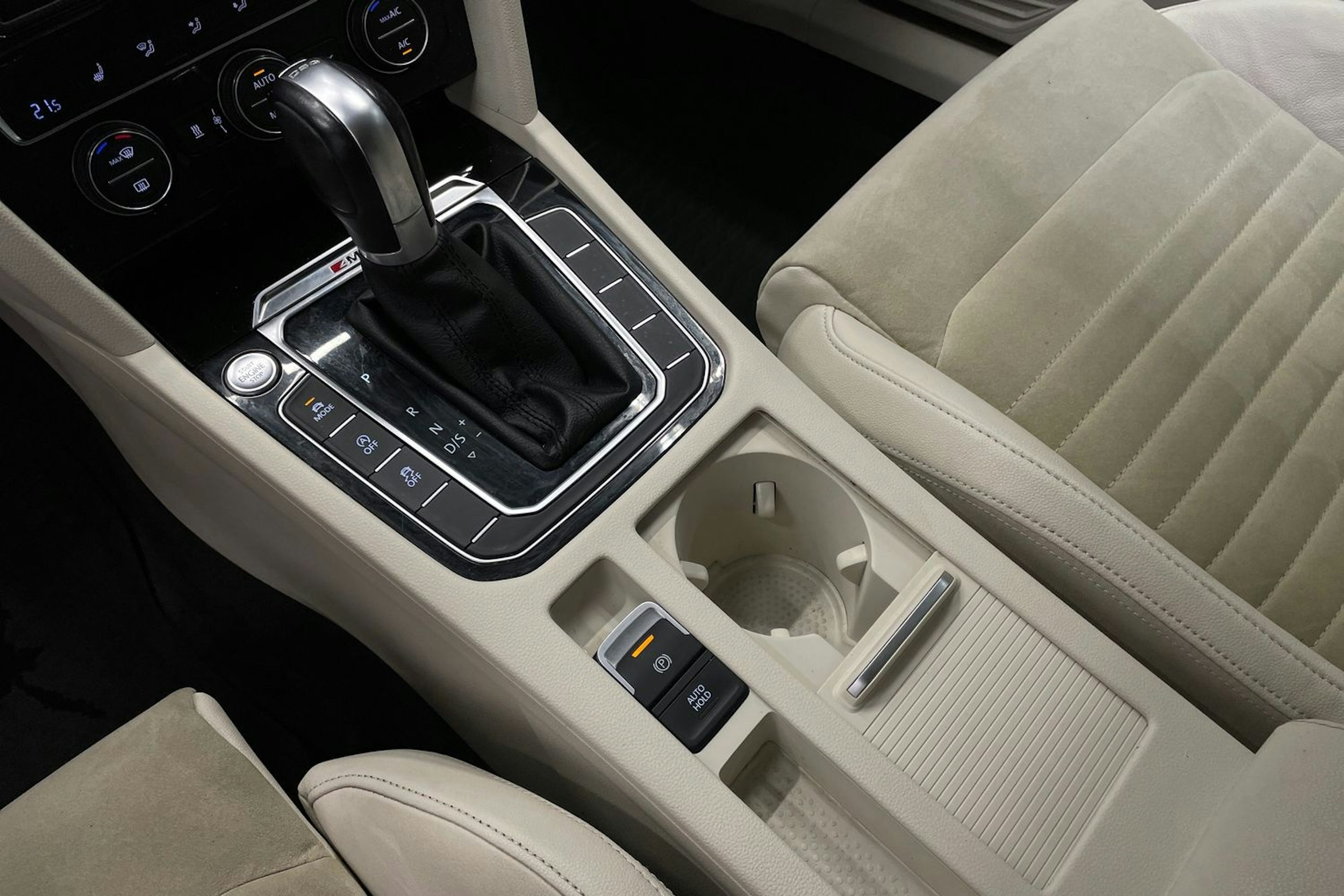 Musta Volkswagen PASSAT 2015 kuva 15.