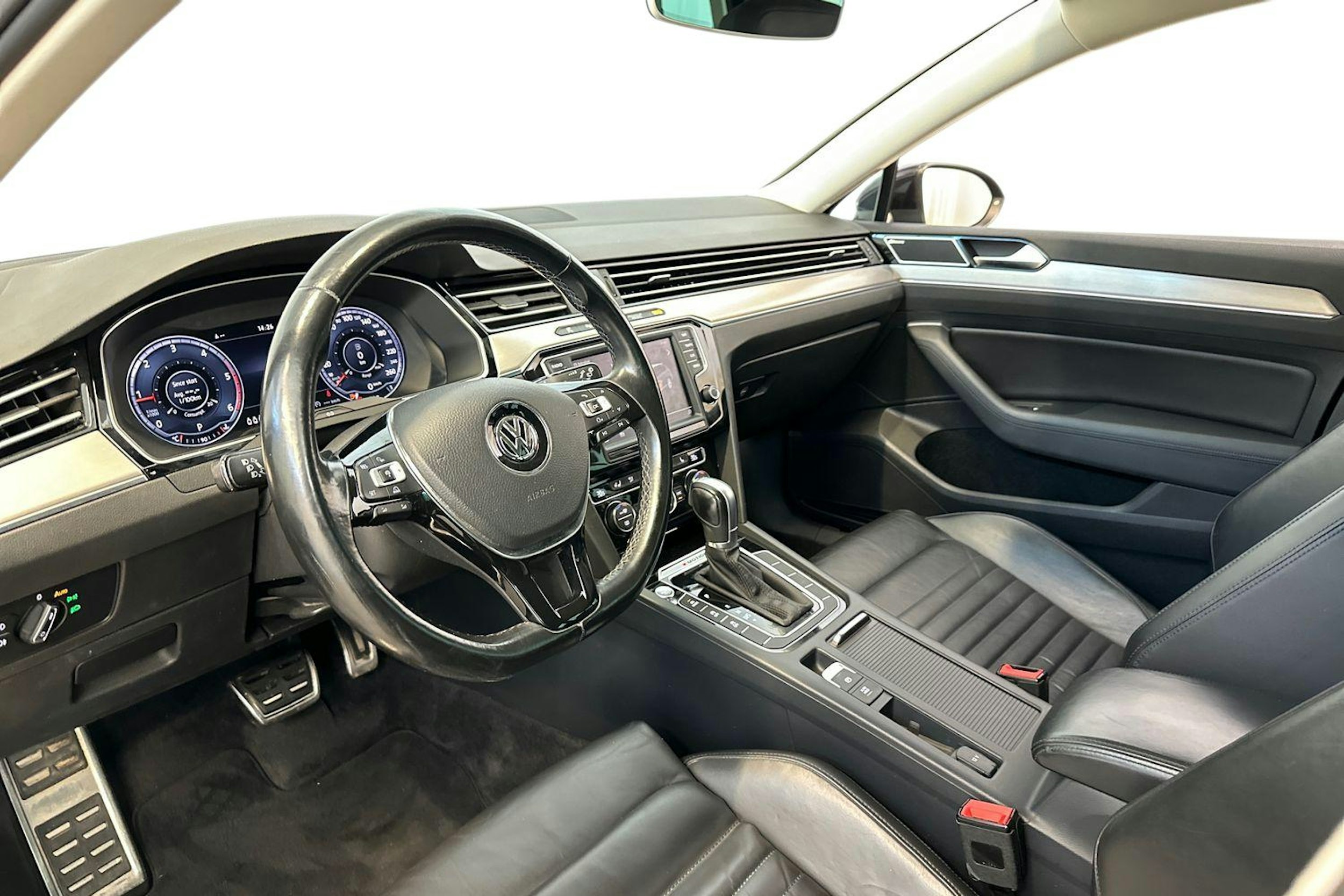 musta Volkswagen Passat 2015 kuva 6.
