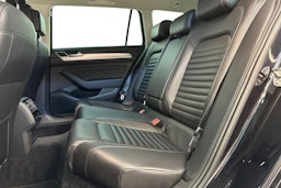 musta Volkswagen Passat 2015 kuva 8.