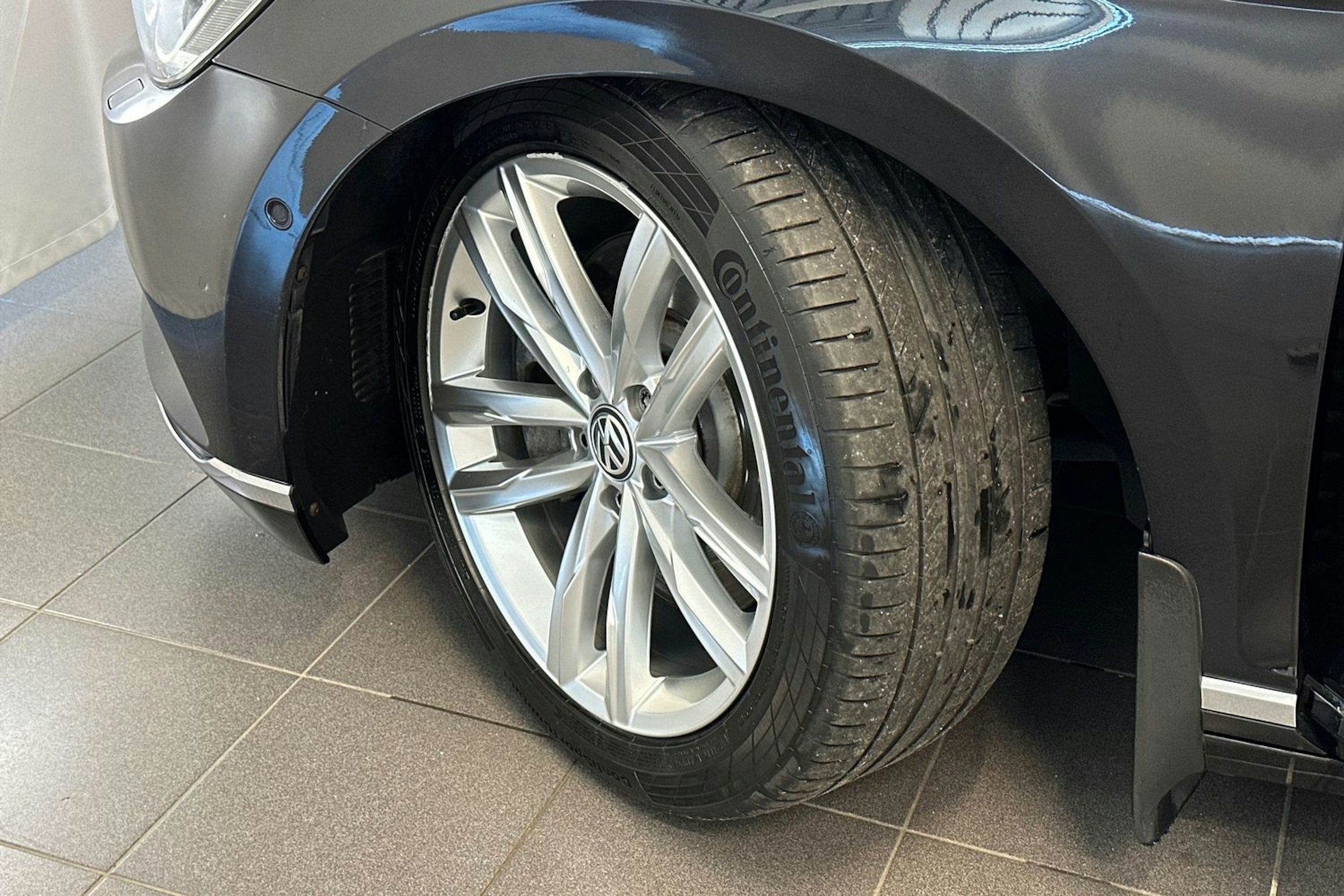 musta Volkswagen Passat 2015 kuva 10.