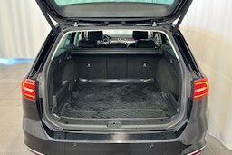 musta Volkswagen Passat 2015 kuva 13.