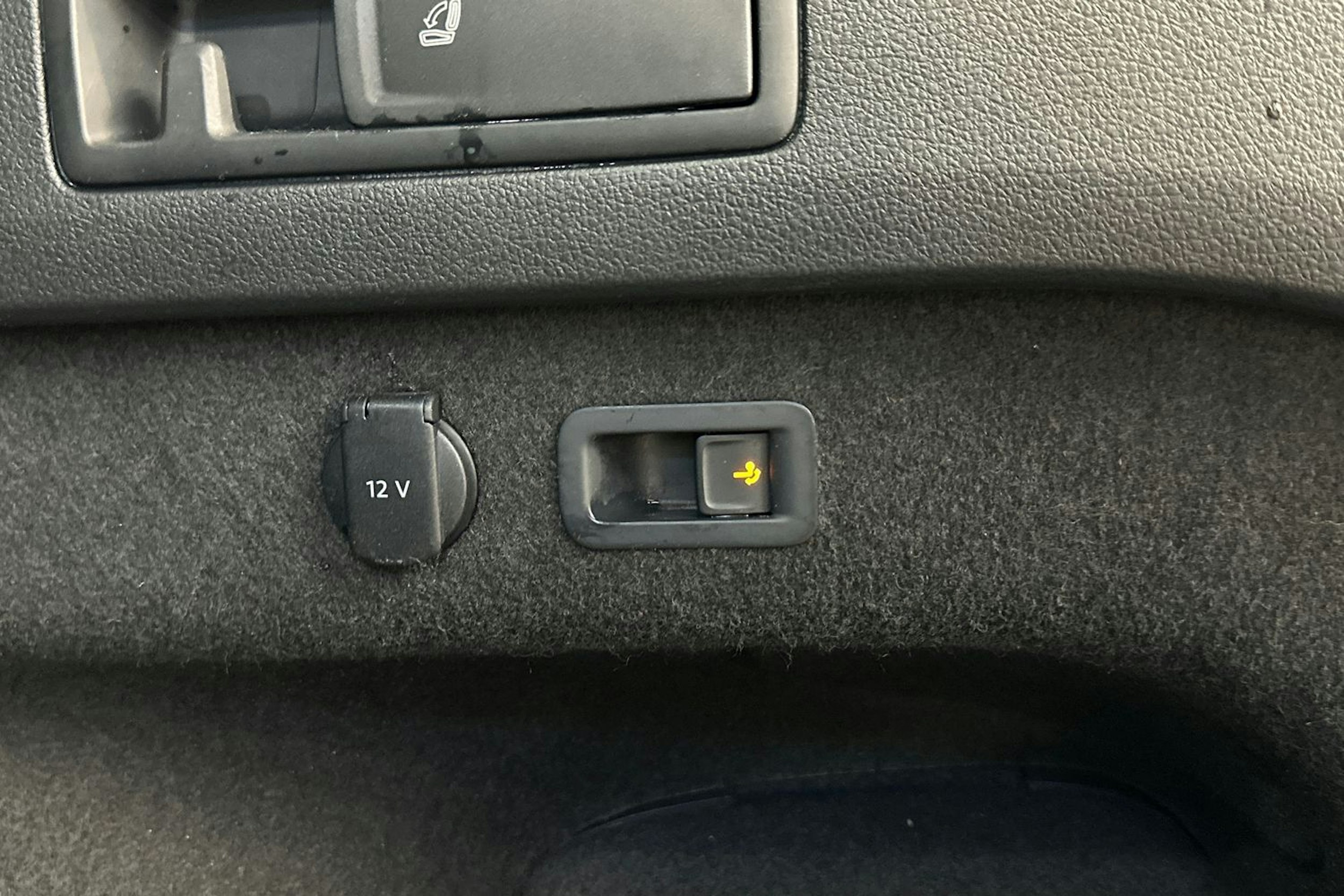 musta Volkswagen Passat 2015 kuva 15.