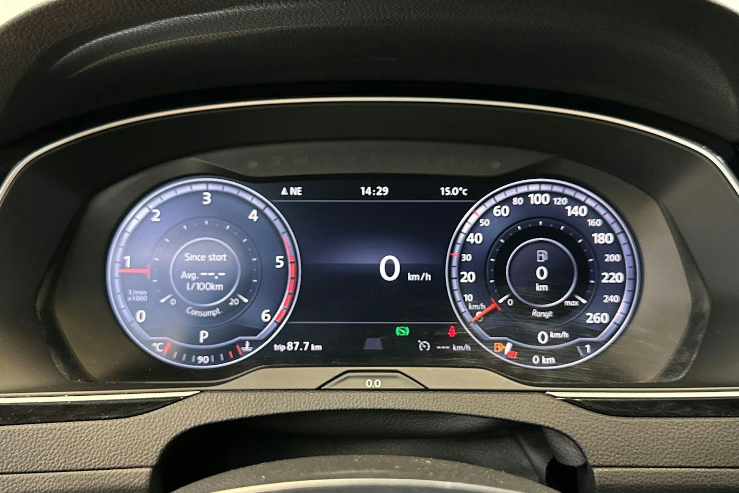musta Volkswagen Passat 2015 kuva 22.