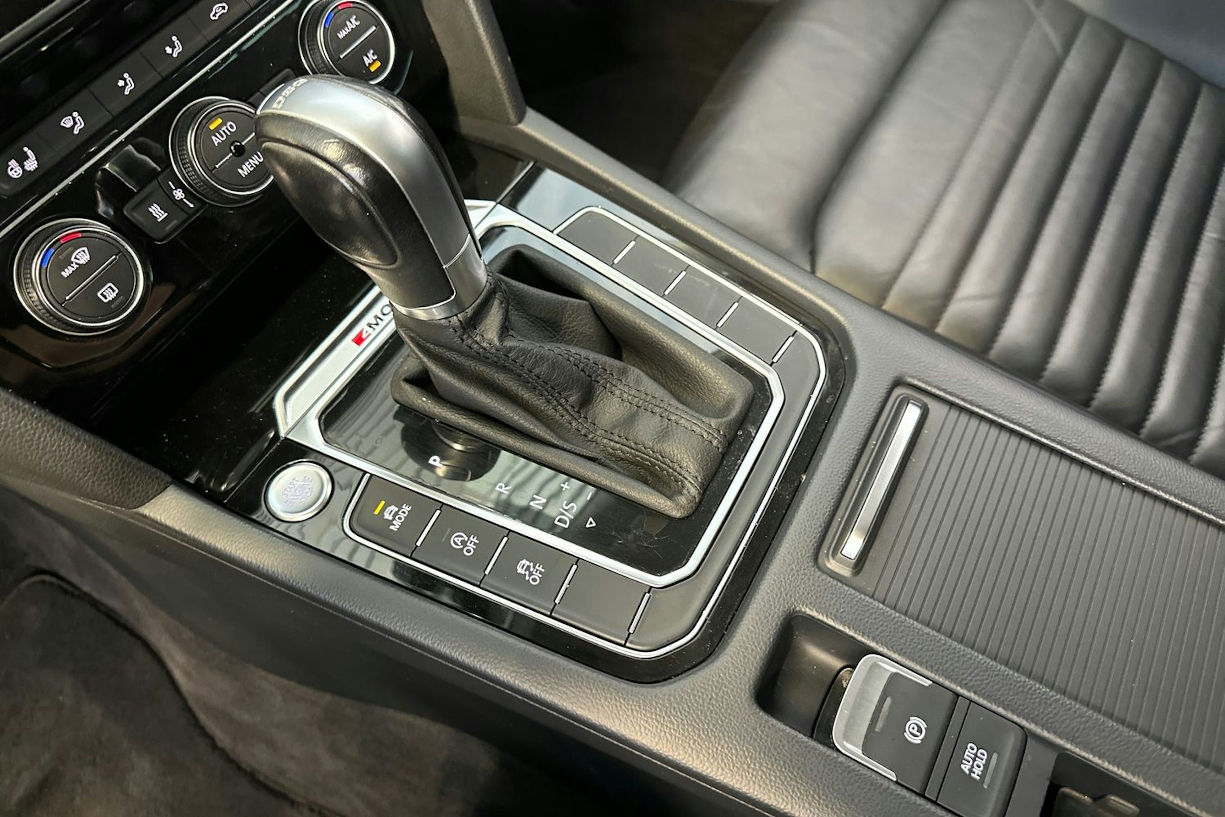 musta Volkswagen Passat 2015 kuva 23.