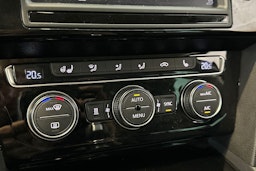 musta Volkswagen Passat 2015 kuva 24.