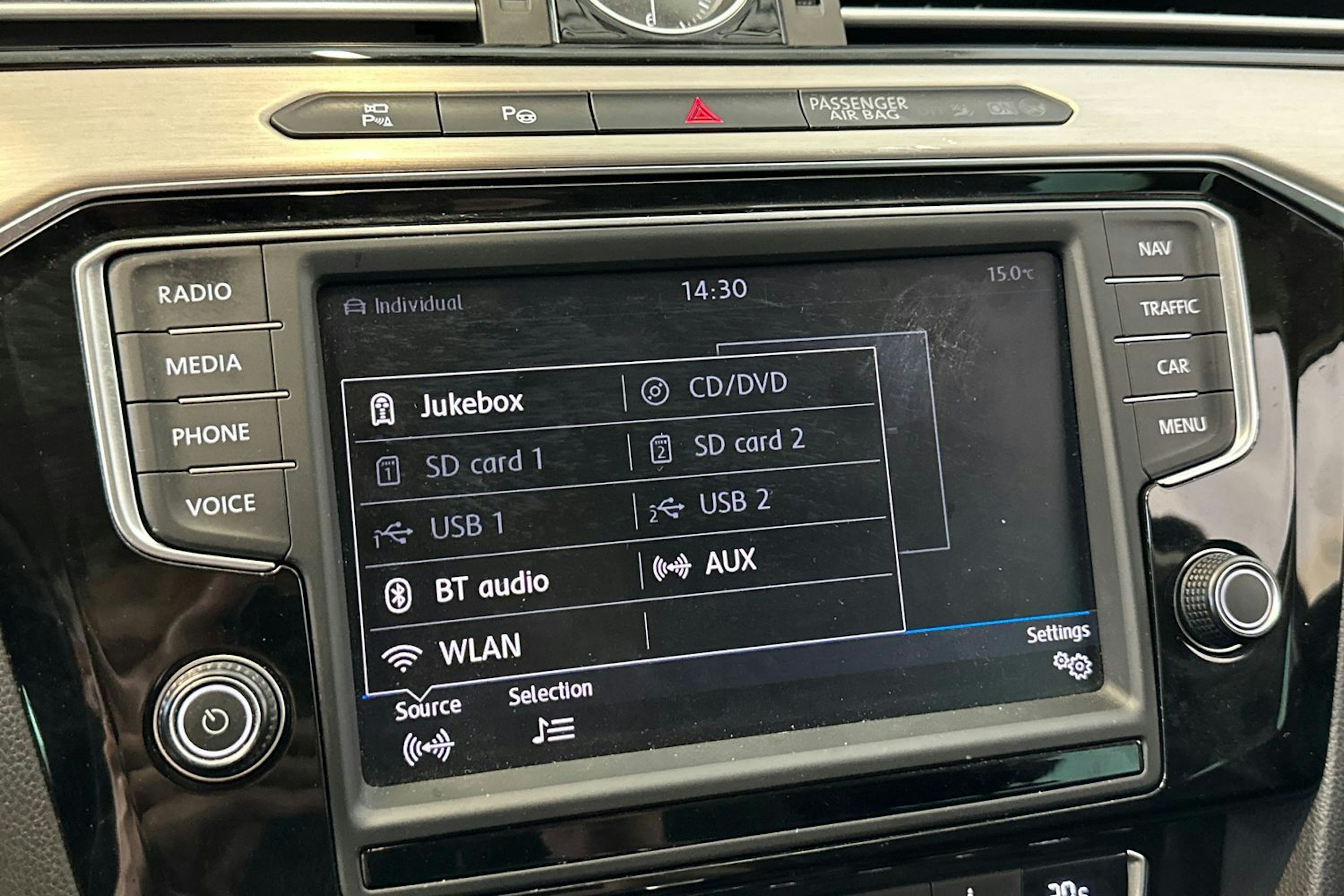musta Volkswagen Passat 2015 kuva 25.