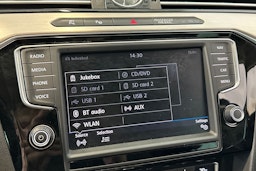 musta Volkswagen Passat 2015 kuva 25.