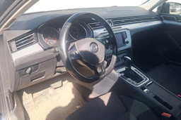 sininen Volkswagen Passat 2015 kuva 3.