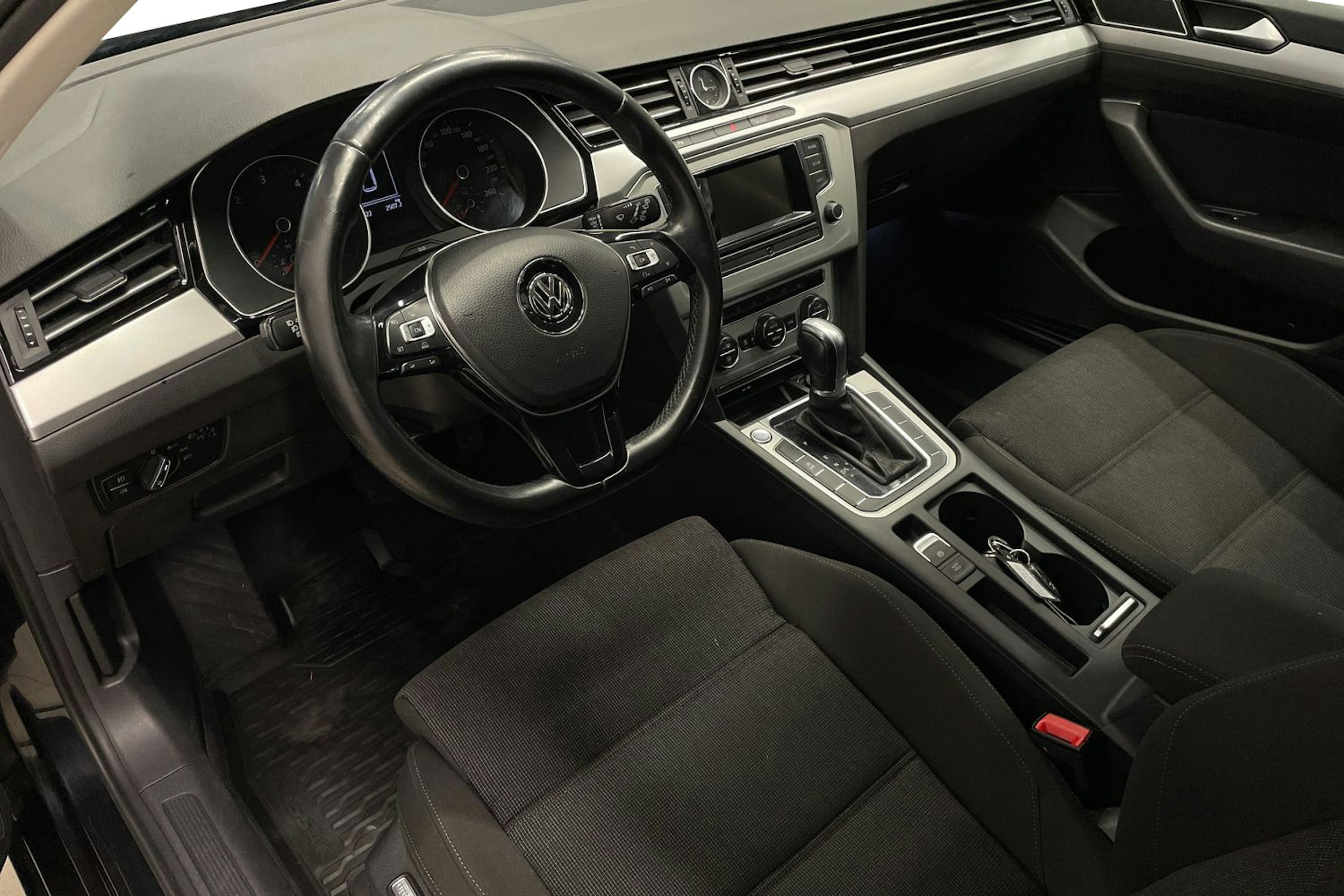 Musta Volkswagen PASSAT 2015 kuva 7.